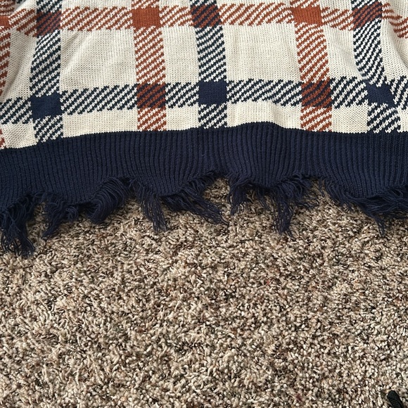 Frayed hem sweater - Picture 3 of 4